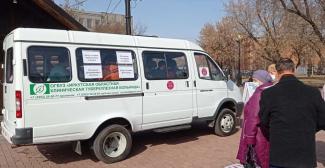 День здоровья на сквере Кирова Мобильный медпункт ИОКТБ